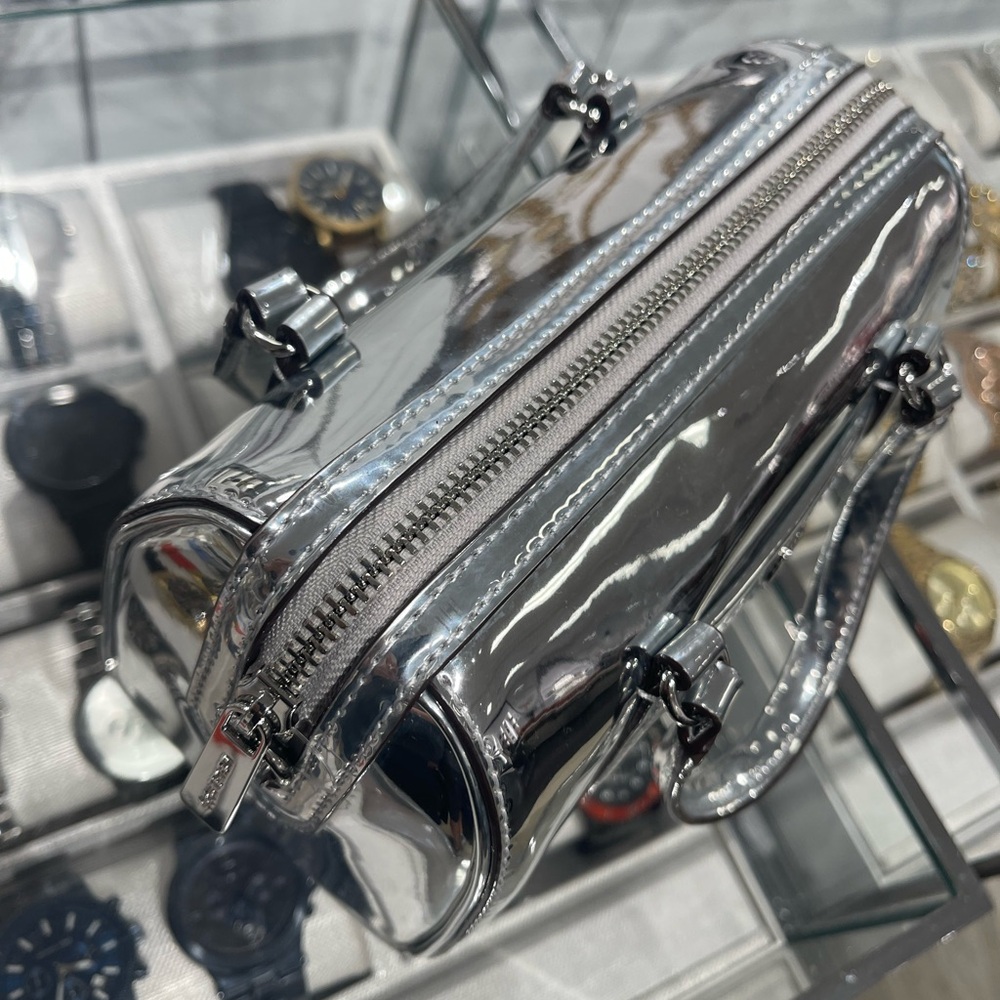 MICHAEL KORS Jet Set Small Patent Duffel Xbody Crossbody Bag
Silver 
NWT - Picture 14 of 16